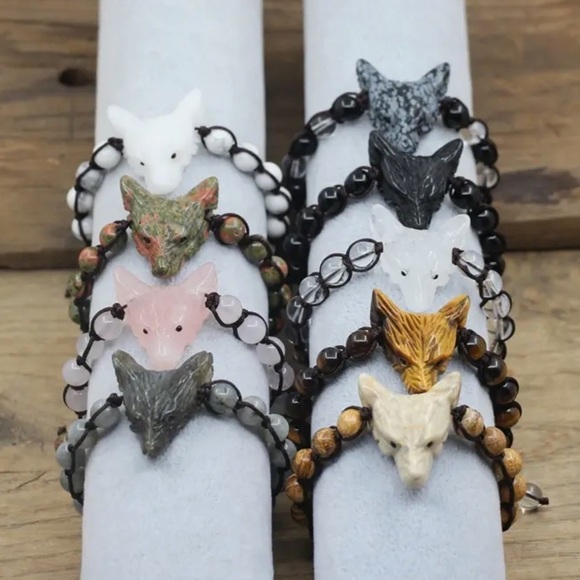 LABRADORITE Hand Carved Wolf Totem Natural Crystal Gemstone Bracelet - Picture 5 of 6